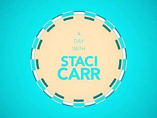 Staci Carr großen Arsch beugt sich über Staci Carr großen Arsch beugt sich über